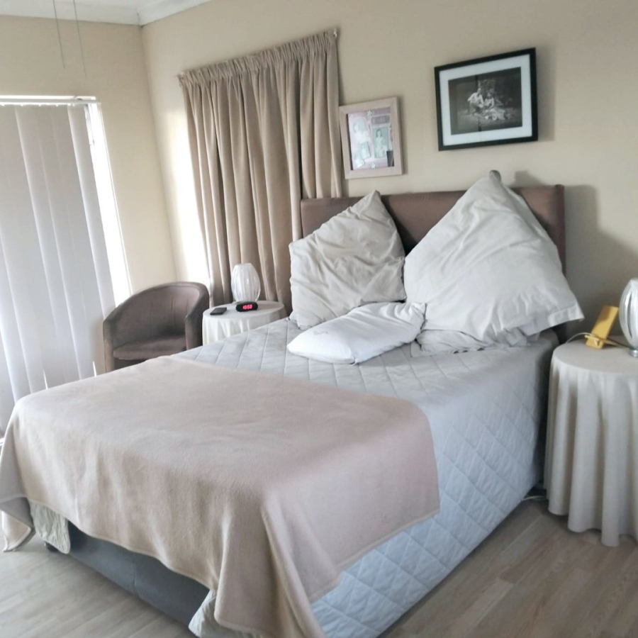 5 Bedroom Property for Sale in Greenfields Eastern Cape